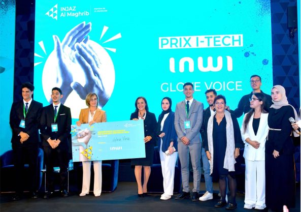 Inwi otorga el premio i-TECH a la Junior Empresa « Glove Voice » durante la promoción 2024 del « Company Program » de Injaz Al-Maghrib