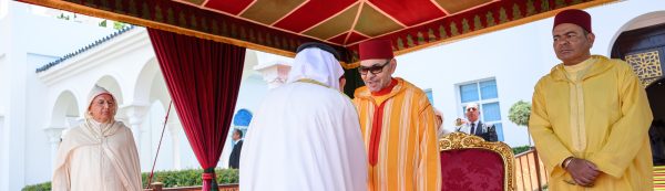 Su Majestad el Rey preside en M’diq una recepción con motivo de la gloriosa Fiesta del Trono